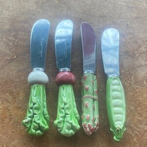 3/$15 set of 4 Green Ceramic Handle Spreaders